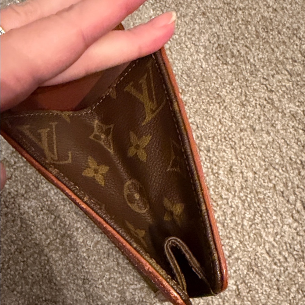 Vintage Louis Vuitton Monogram Clutch - Picture 15 of 16